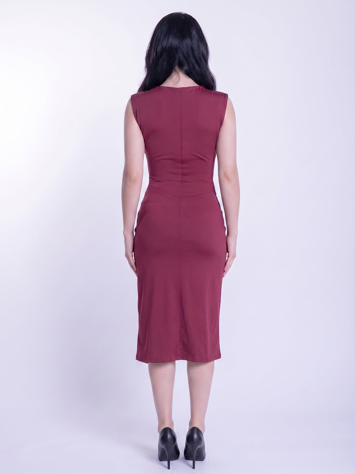 Vestido guinda con corte cruzado en falda
