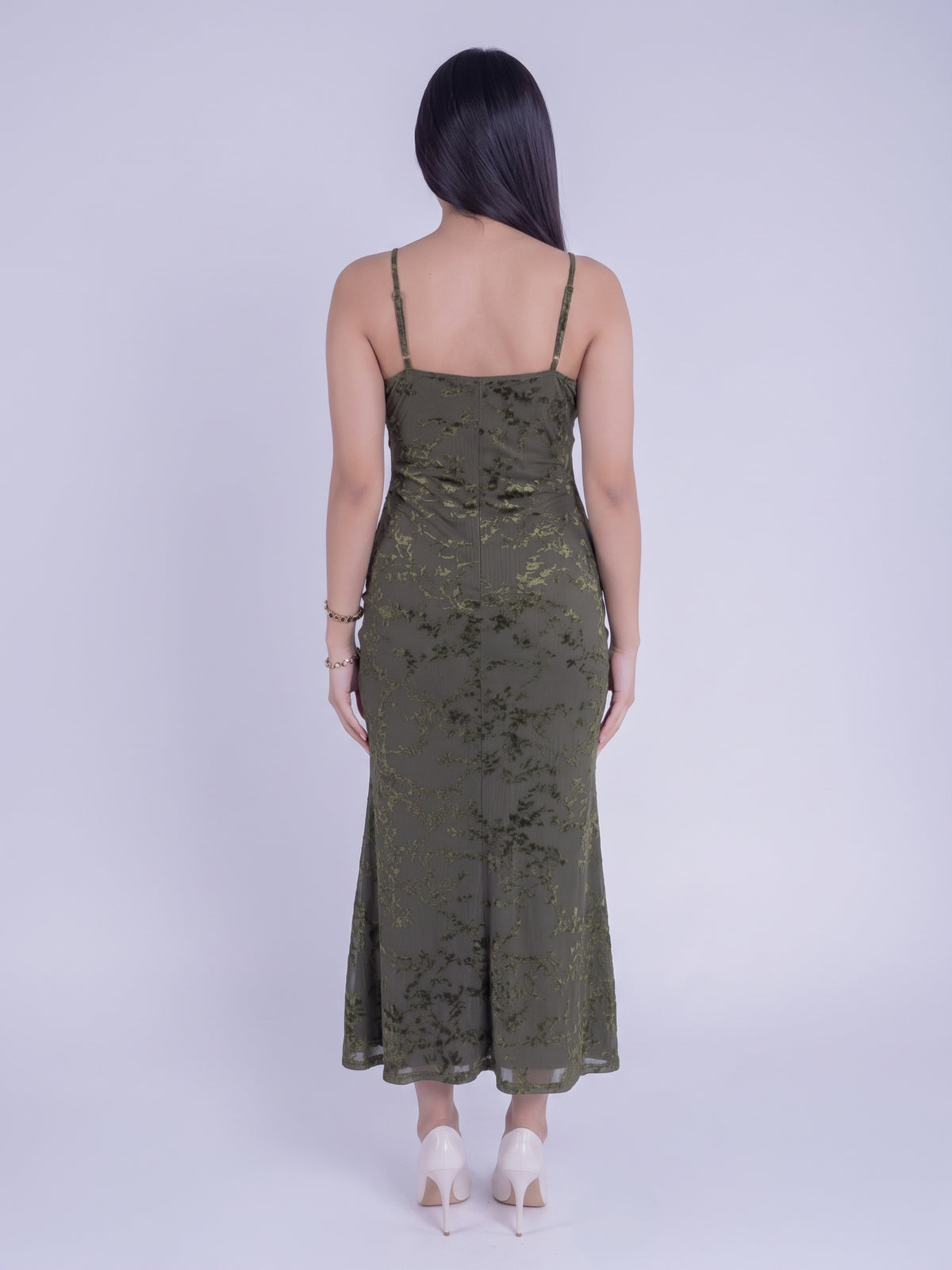 Vestido verde de tirantes con aplicaciones de gamuza