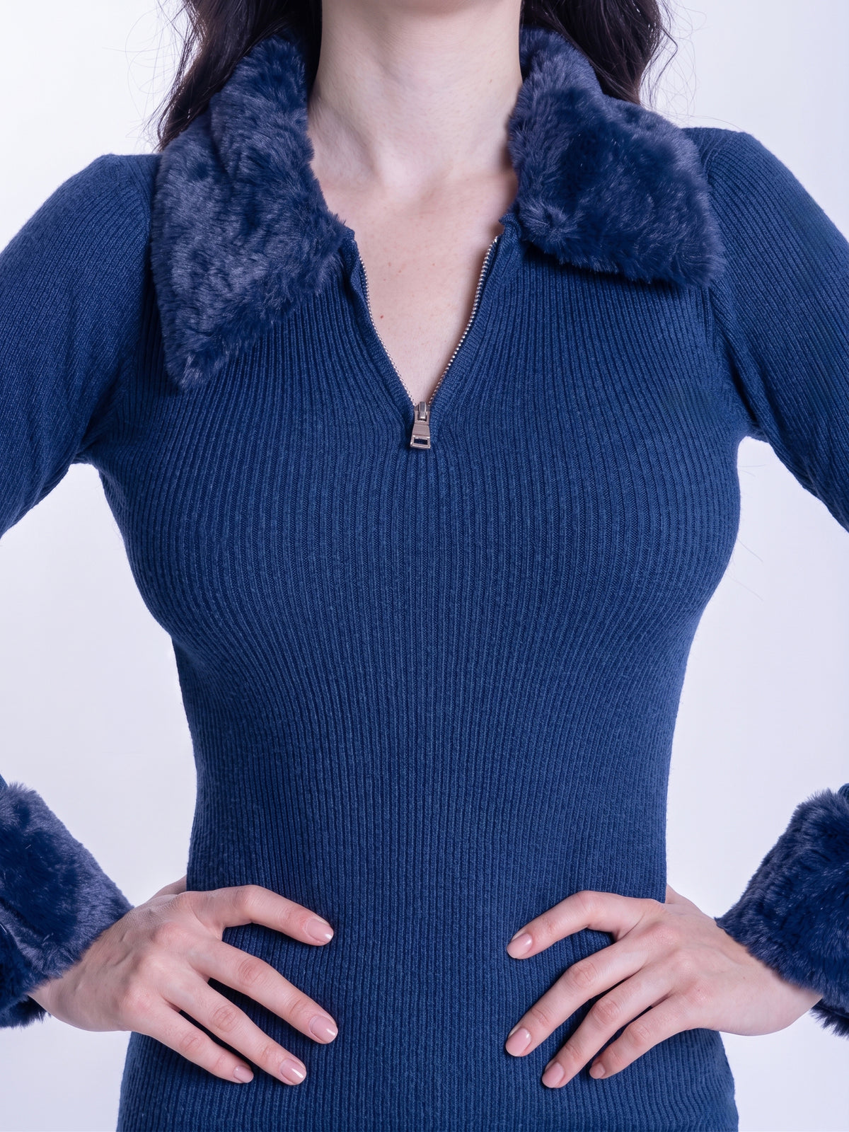 Vestido azul con peluche en cuello