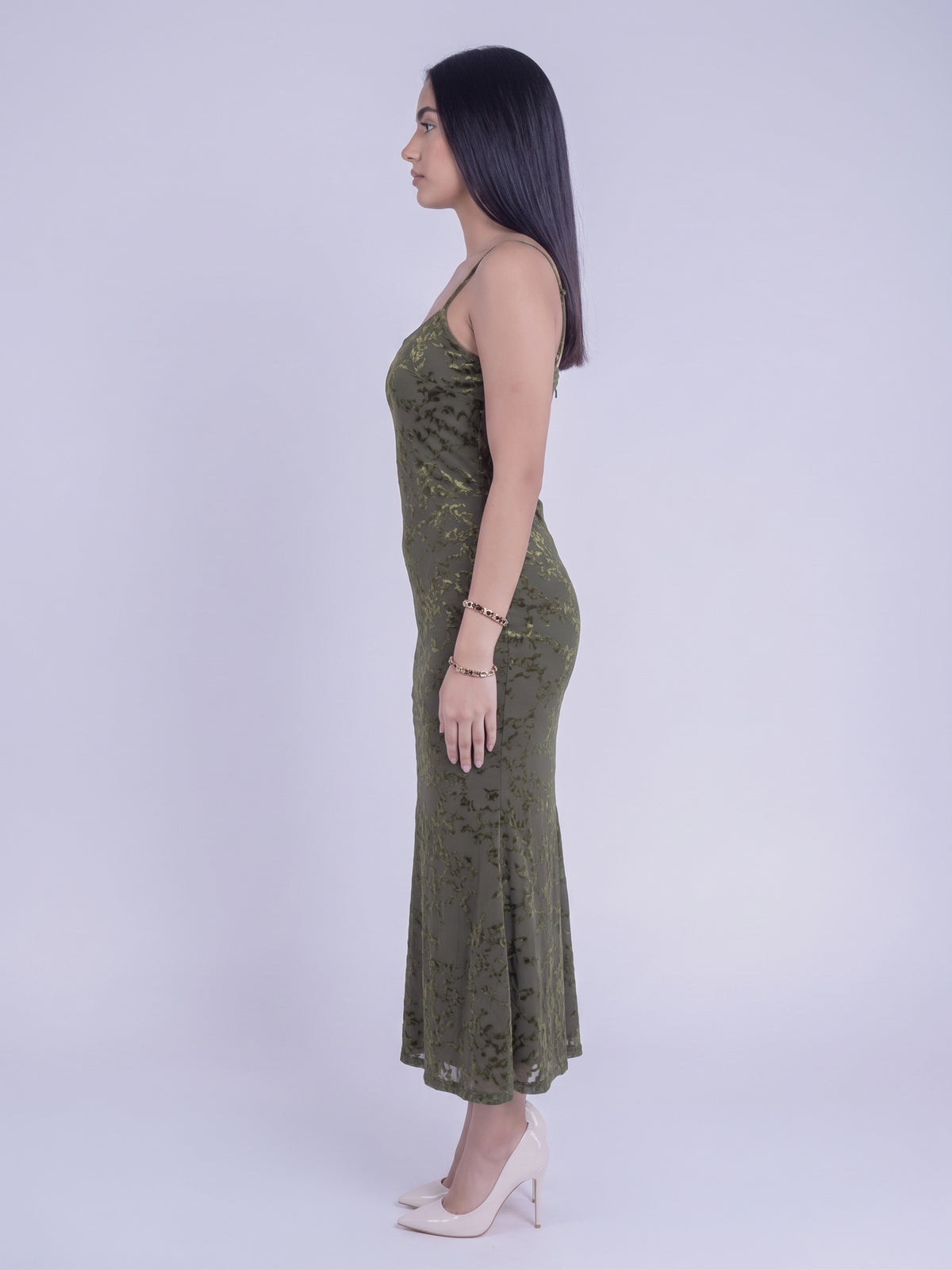 Vestido verde de tirantes con aplicaciones de gamuza