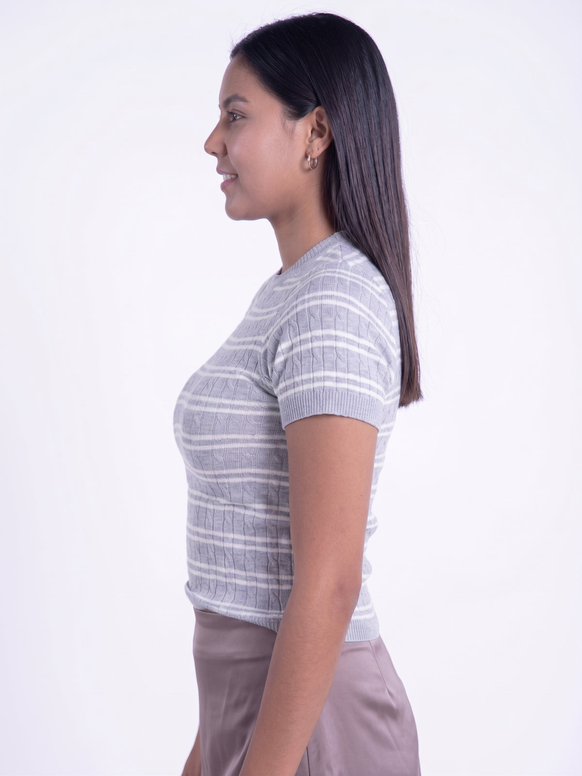 Sueter gris con blanco acanalado