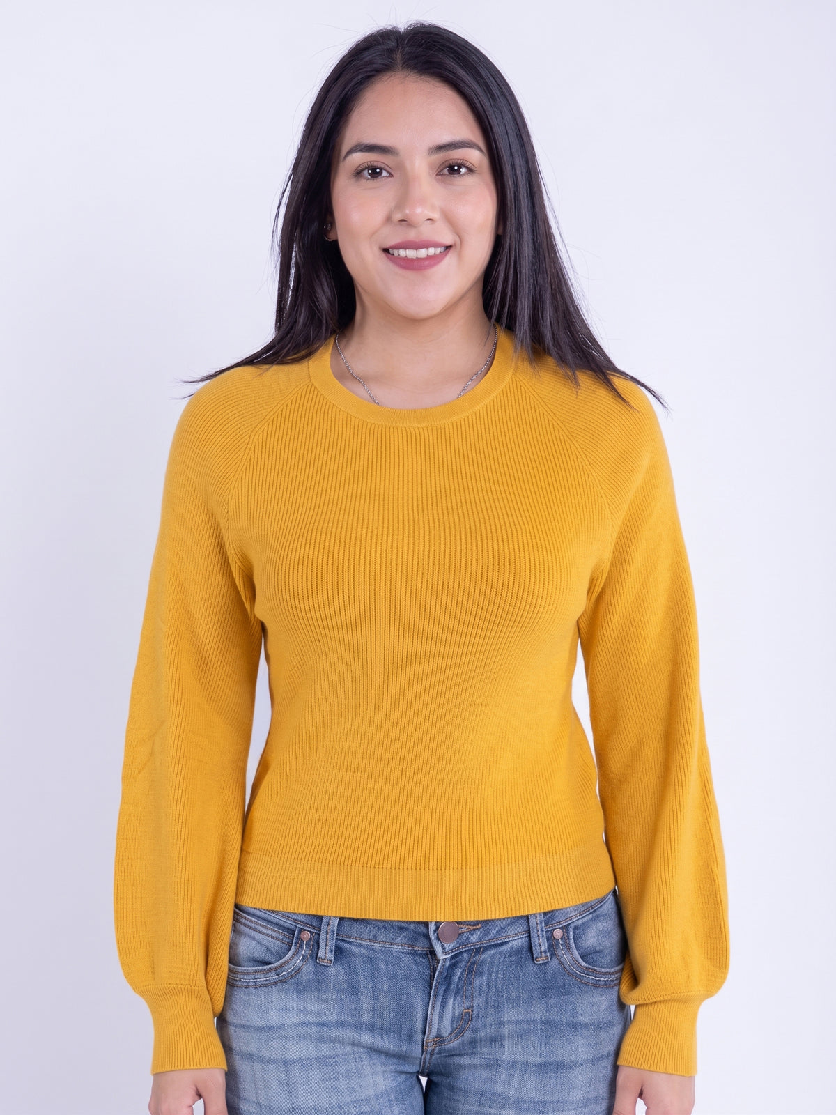 Suéter amarillo cuello redondo con manga tipo globo