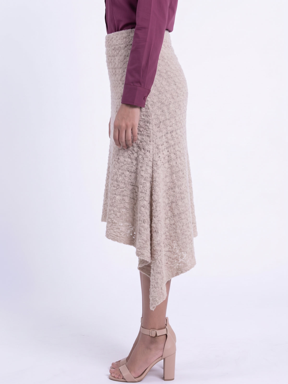 Falda beige corte desigual