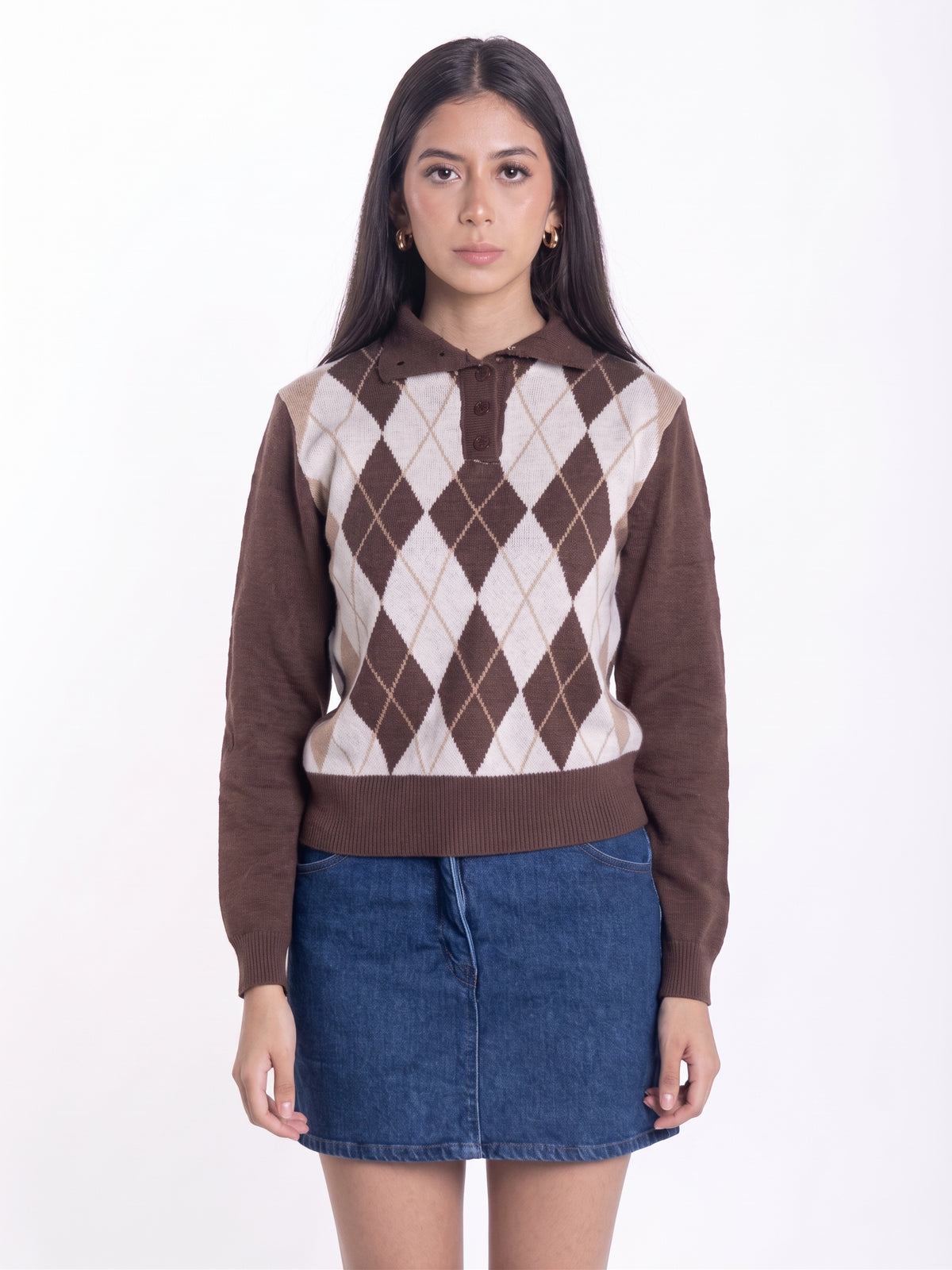 Suéter cafe con rombos cuello estilo polo
