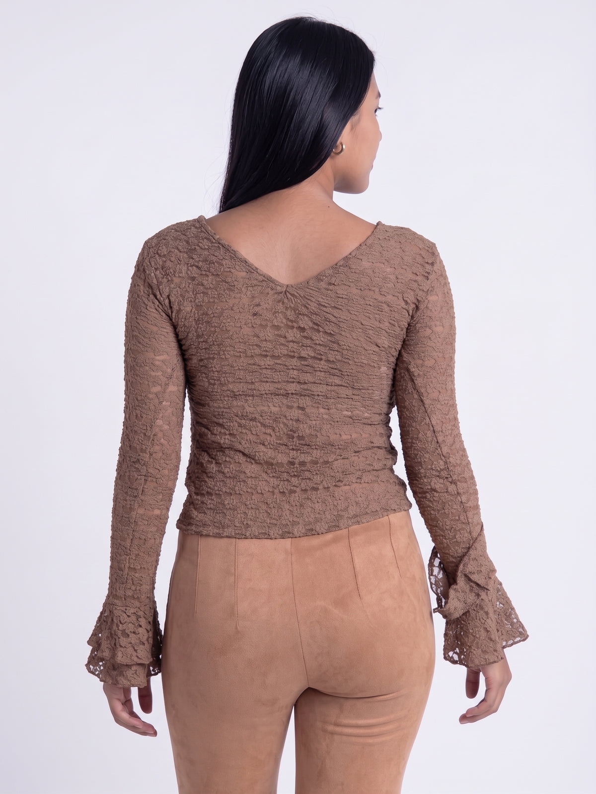 Blusa cafe cuello en V de encaje