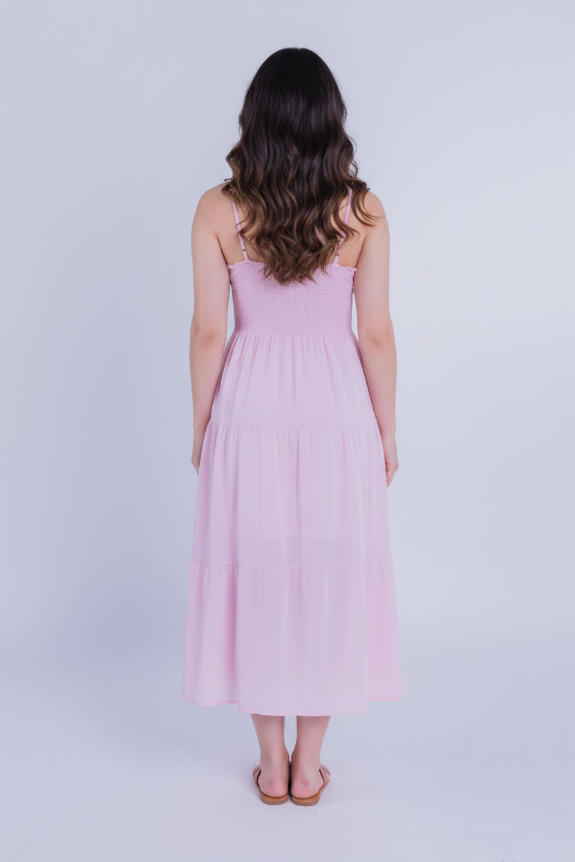 Vestido rosa de tirantes con detalles de encaje en escote
