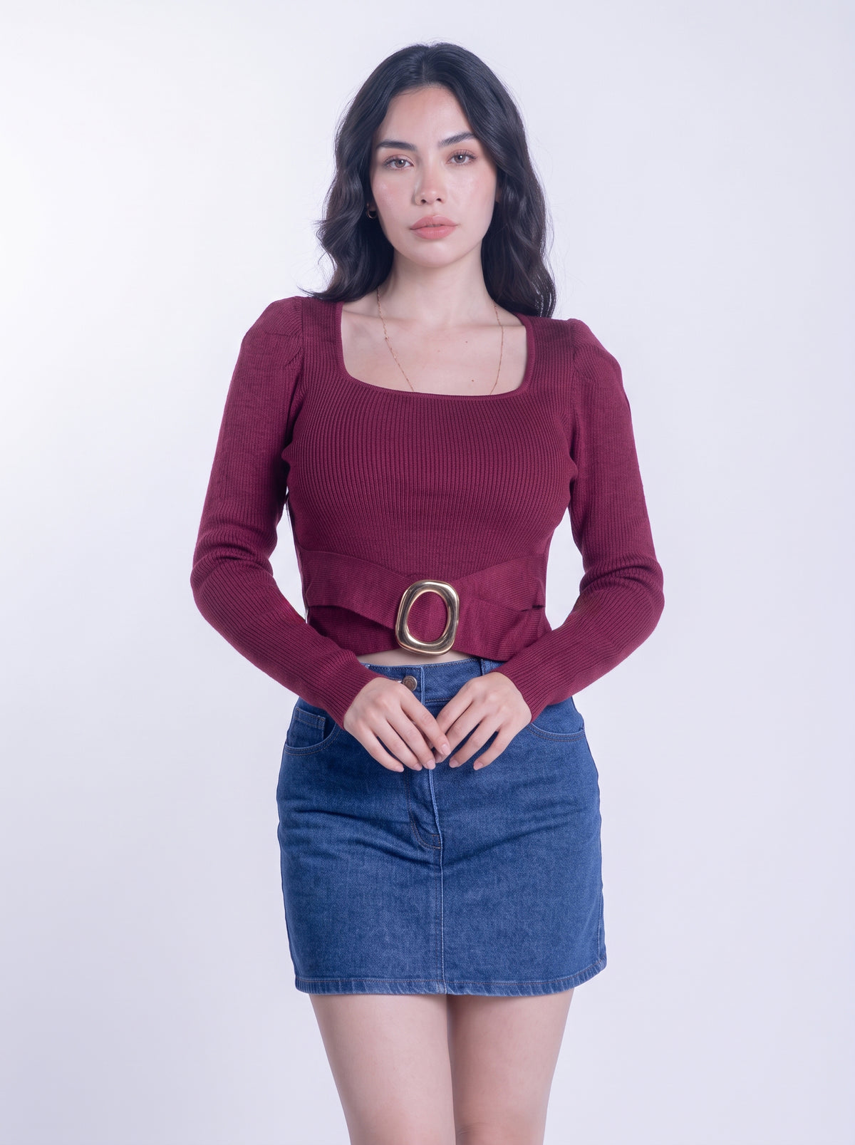 Blusa guinda tipo suéter acanalada