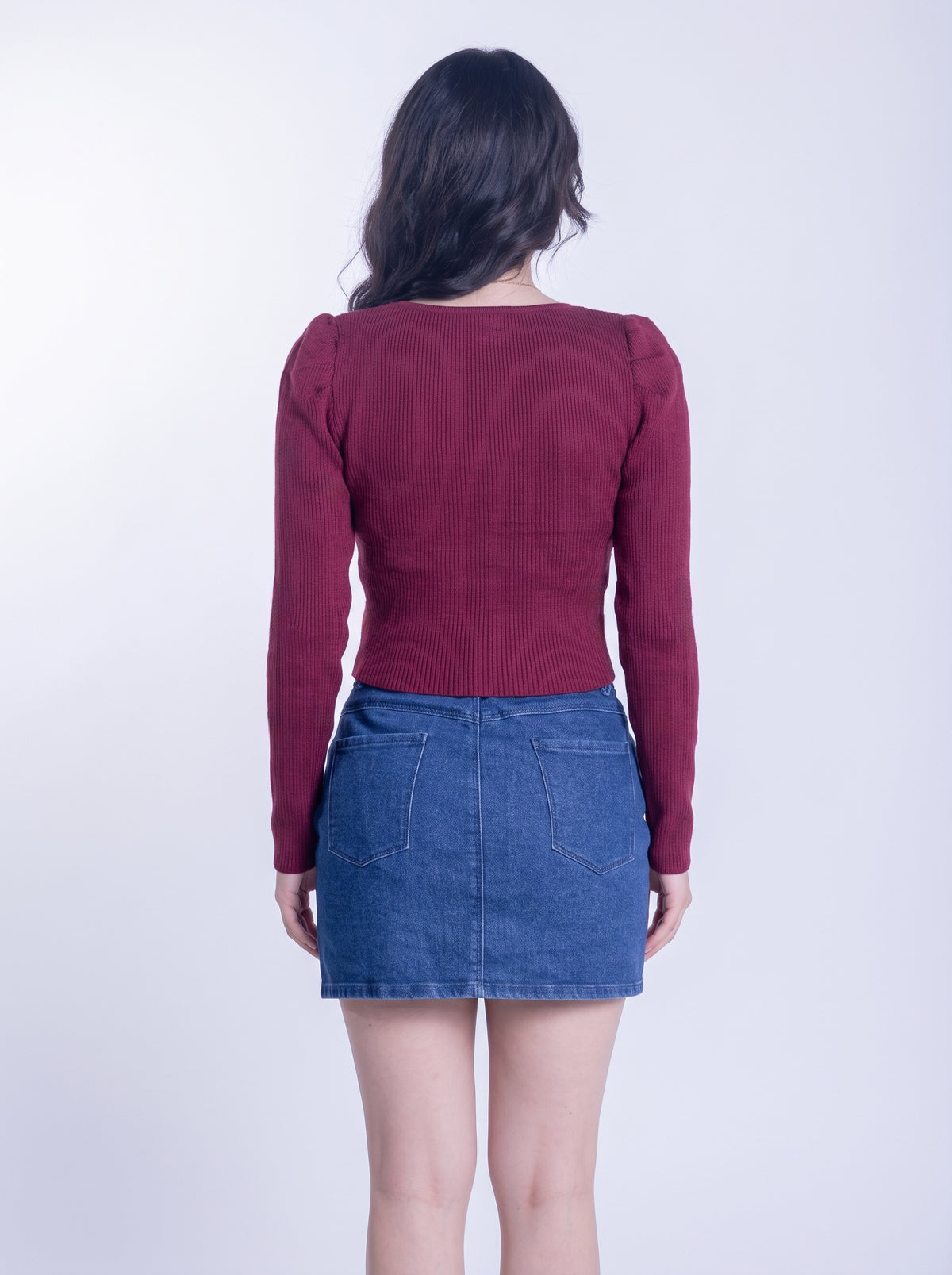 Blusa guinda tipo suéter acanalada