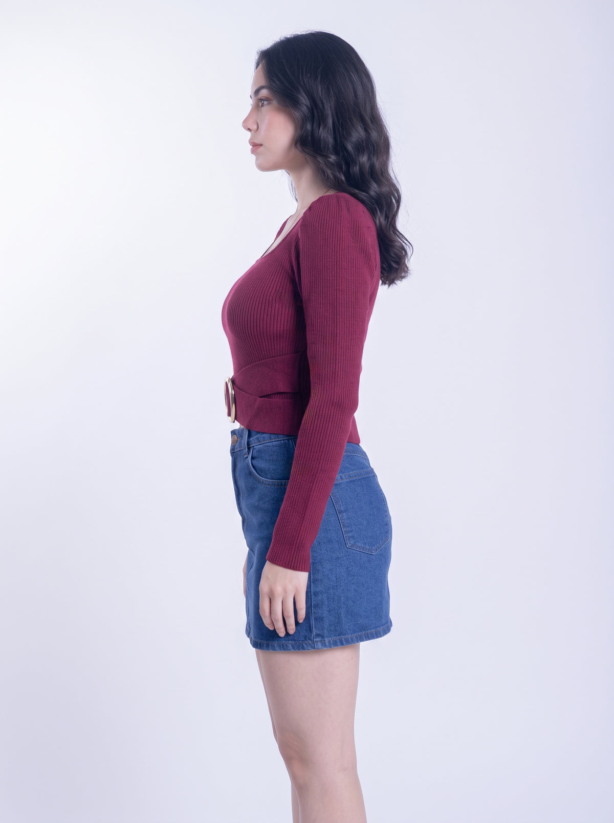 Blusa guinda tipo suéter acanalada