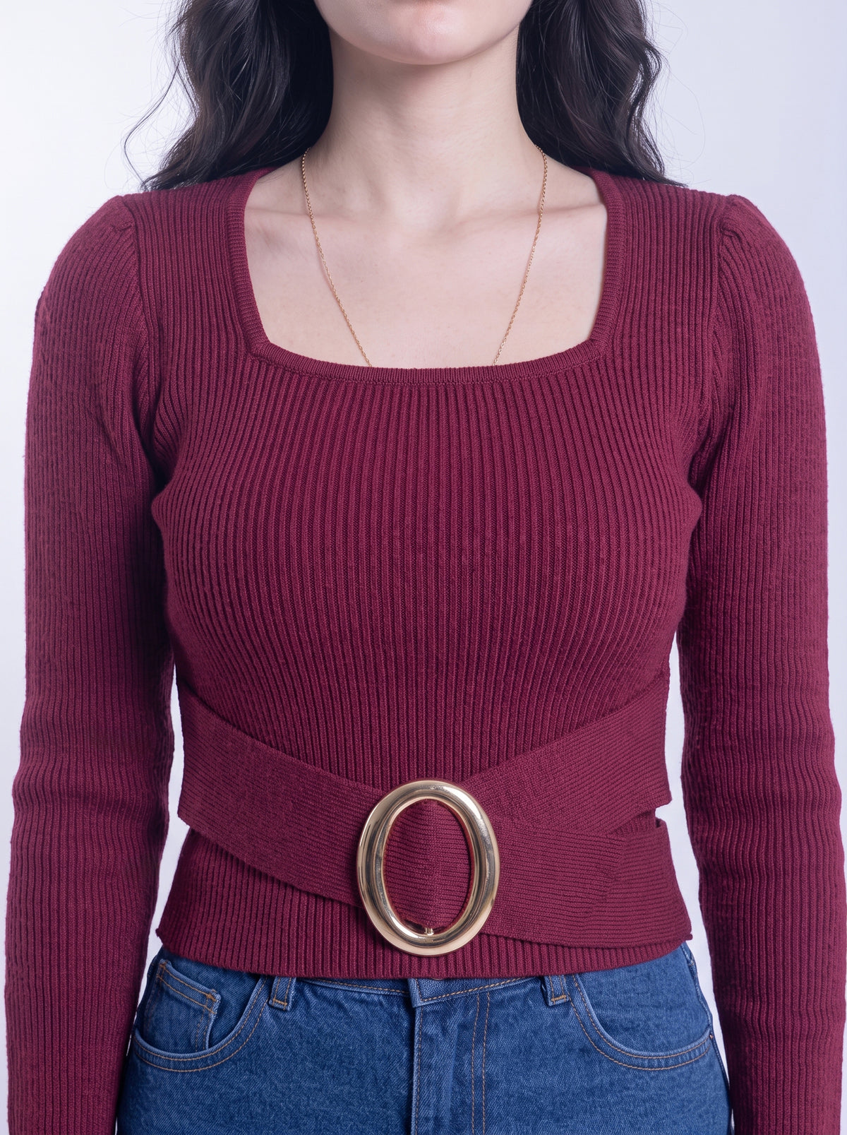 Blusa guinda tipo suéter acanalada