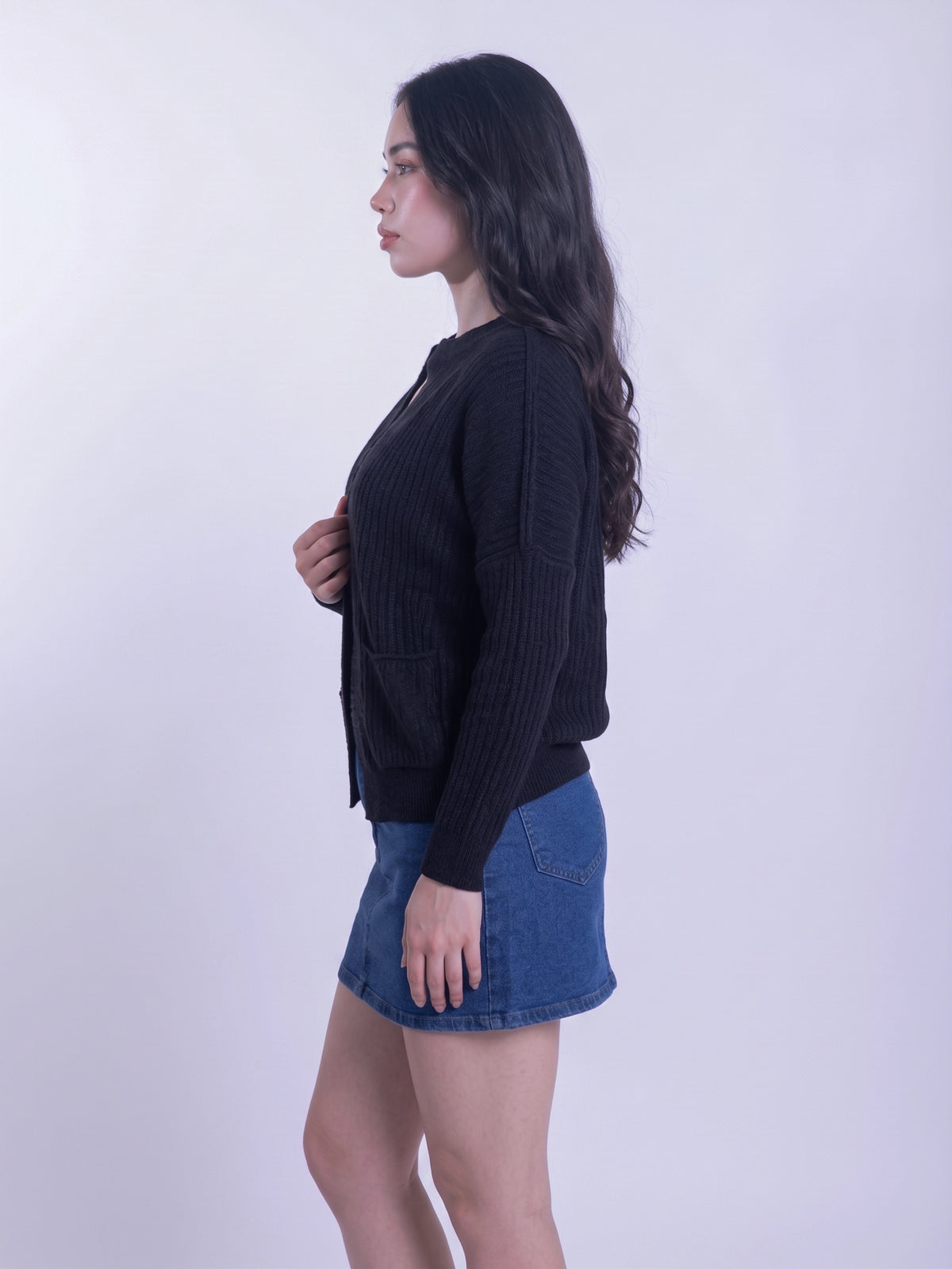 Sueter negro estilo cardigan con bolsitas laterales