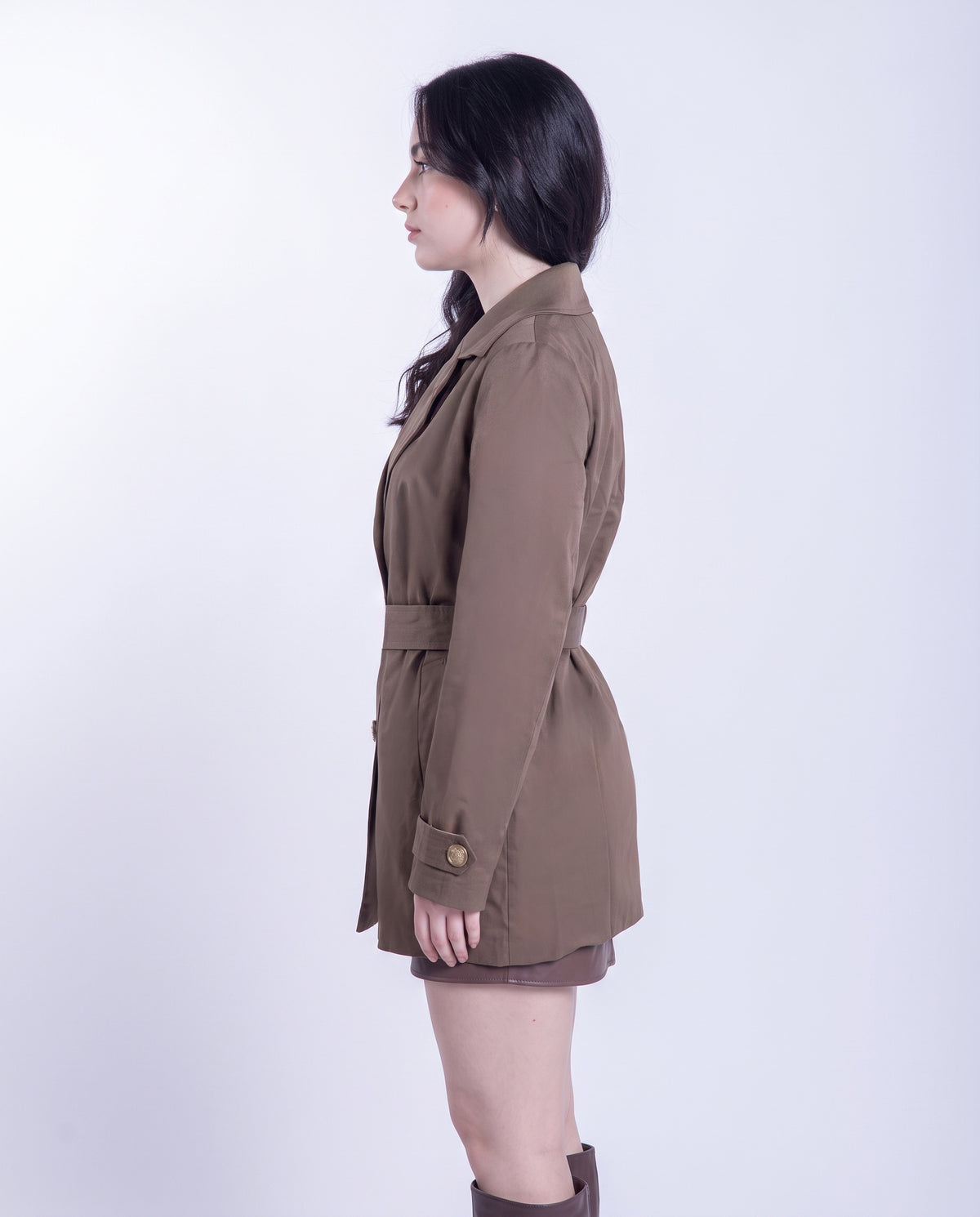 Gabardina cafe con solapas con ajuste en cintura de cinto