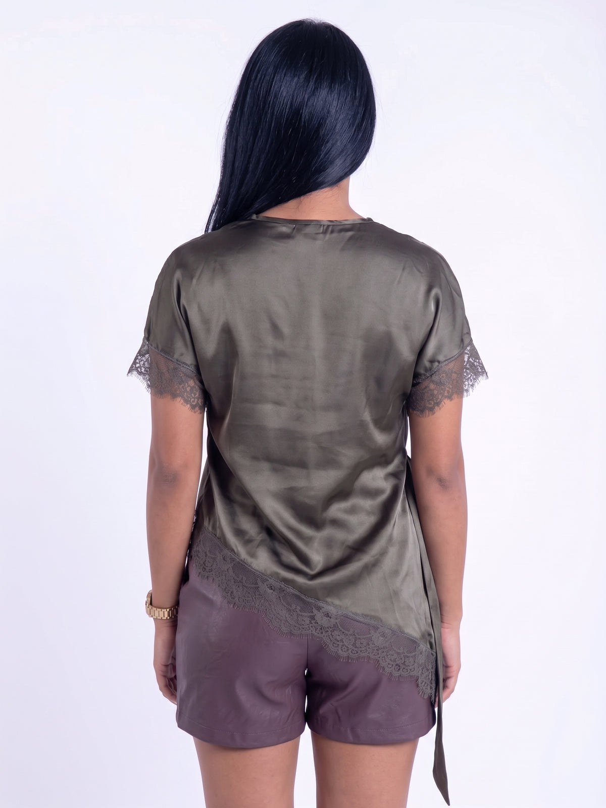 Blusa verde satinada manga corta con cinto