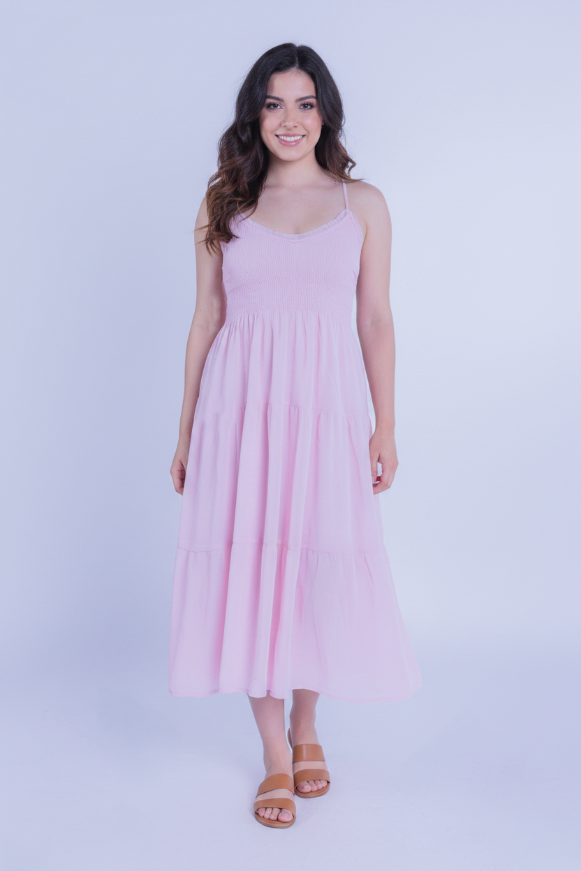 Vestido rosa de tirantes con detalles de encaje en escote