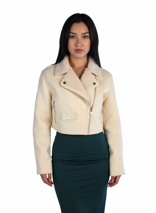 Chamarra beige de vinipiel con cuello e interior de borrega