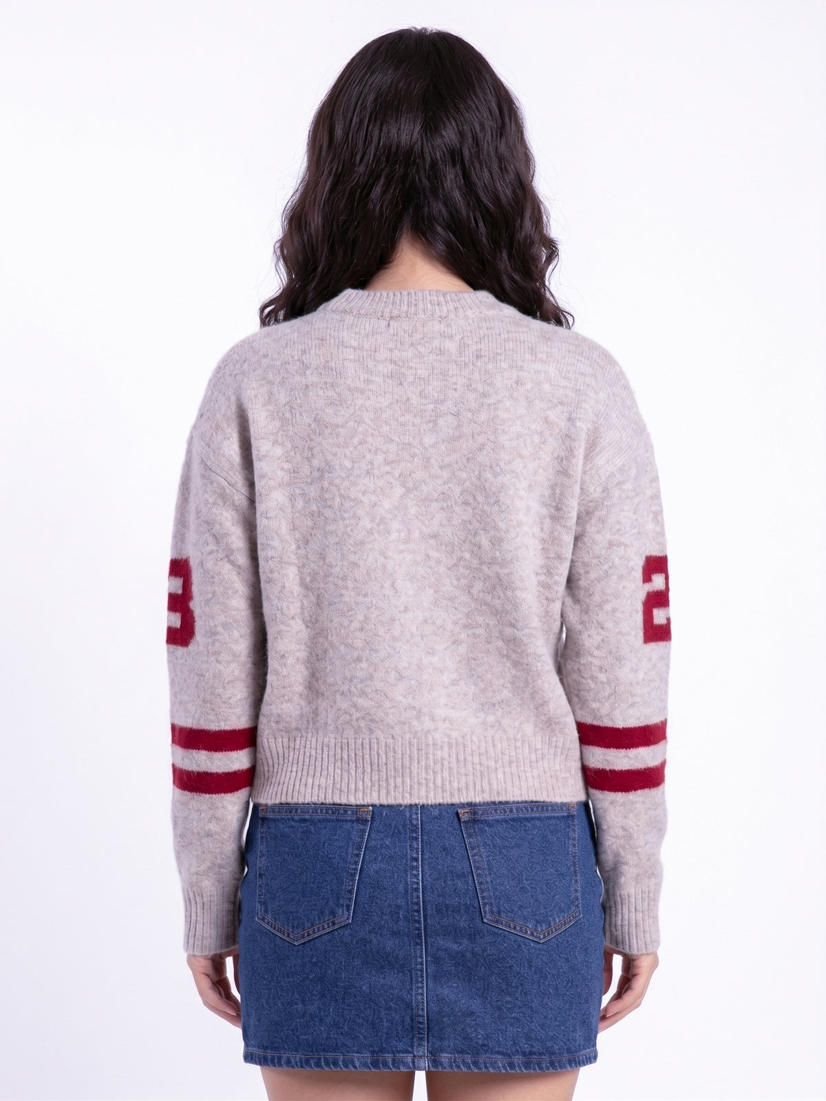 Suéter beige estilo universitario oversize