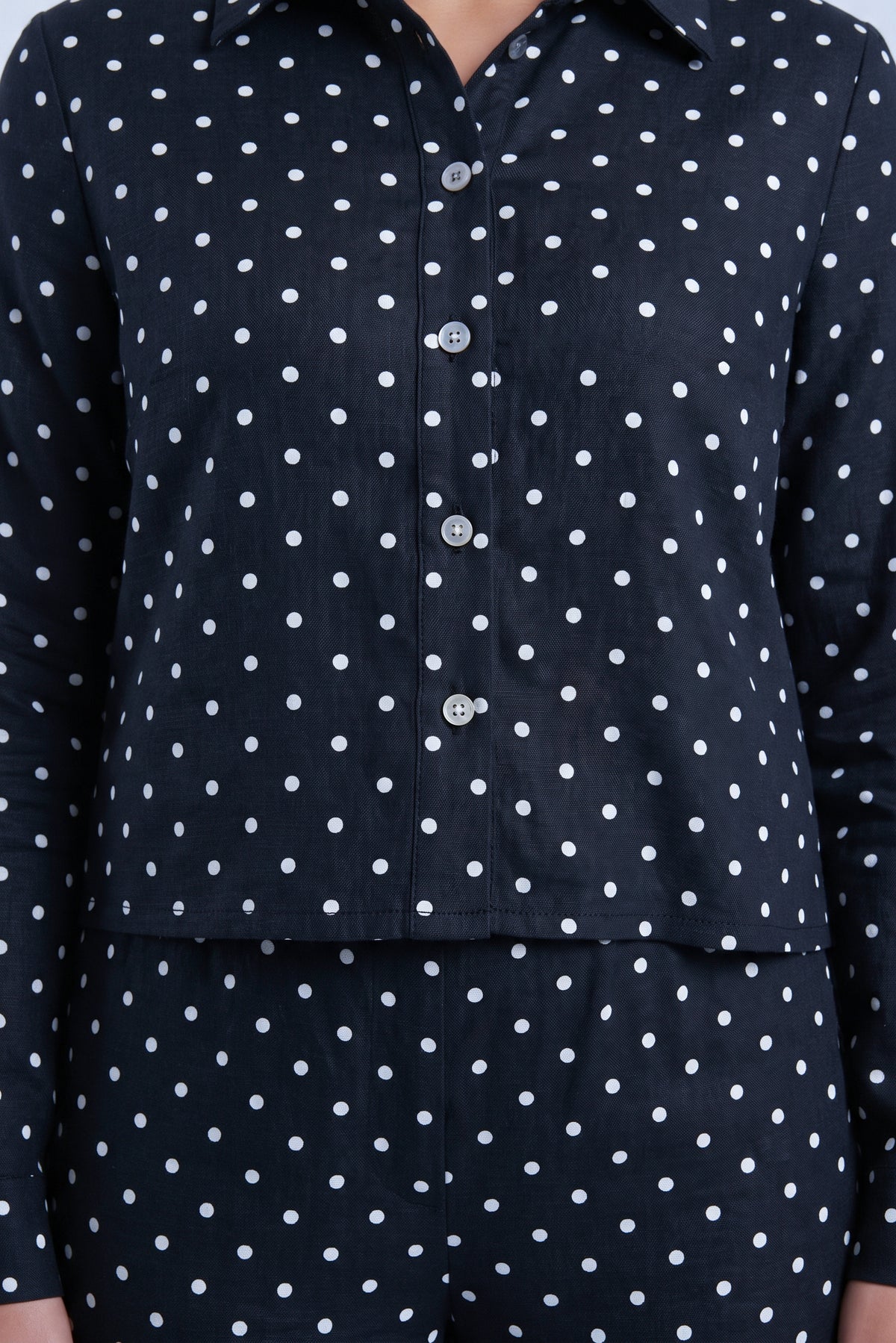 Conjunto de blusa y pantalón con bolitas