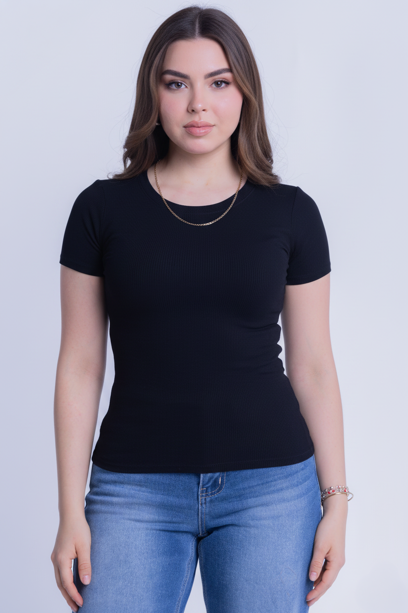 Blusa negra de cuello redondo acanalada