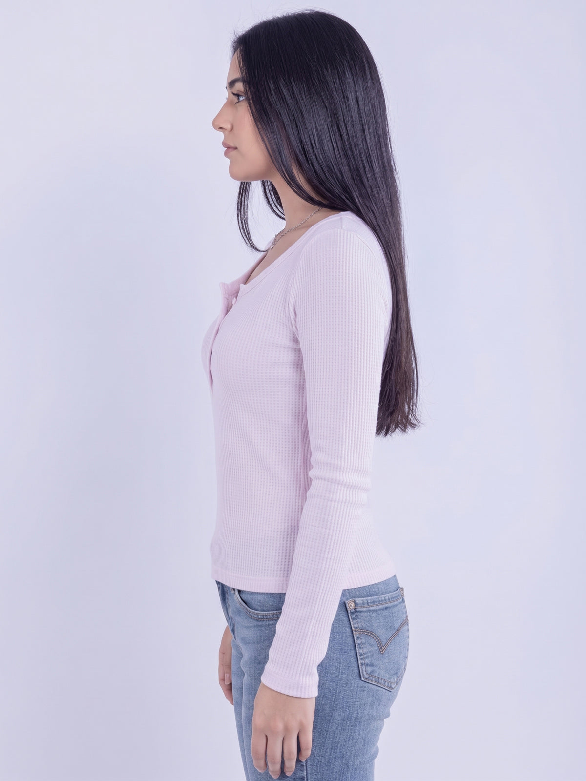 Blusa rosa con abotonado cuello redondo