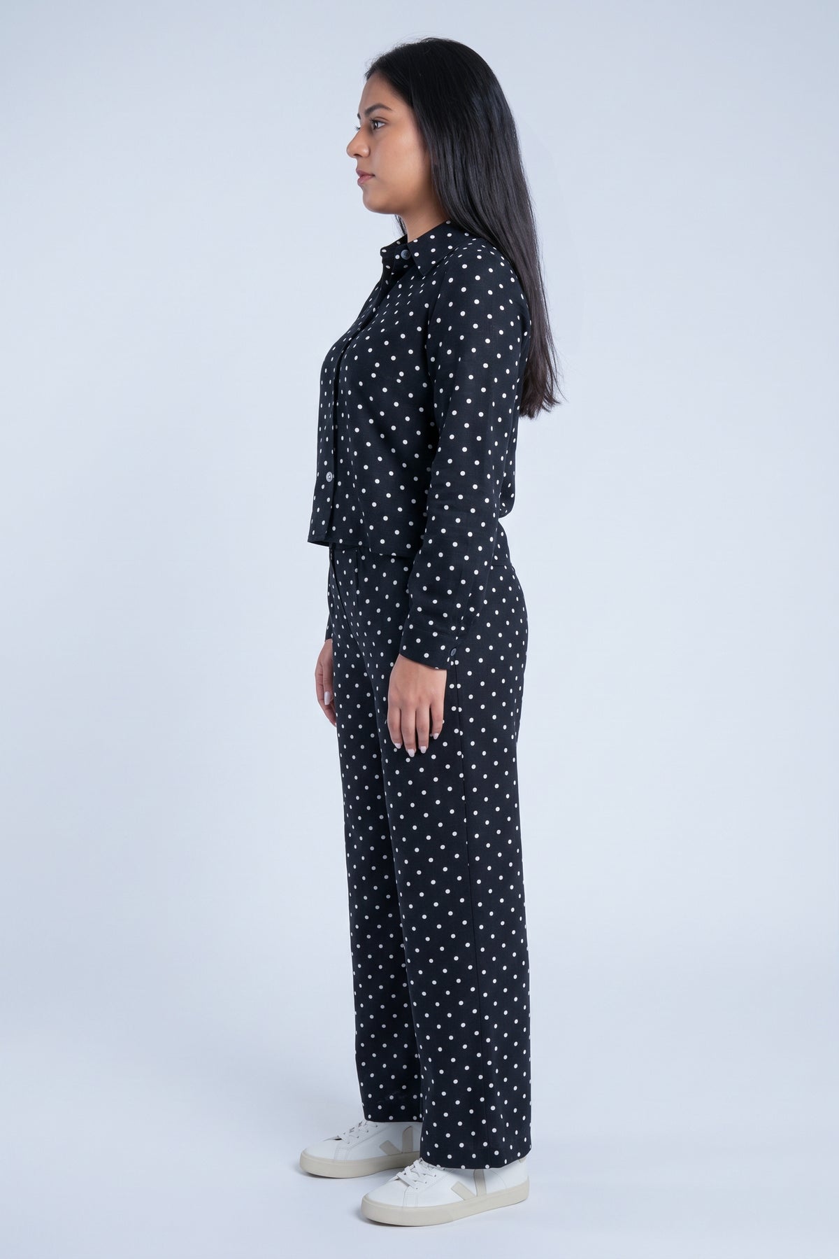 Conjunto de blusa y pantalón con bolitas