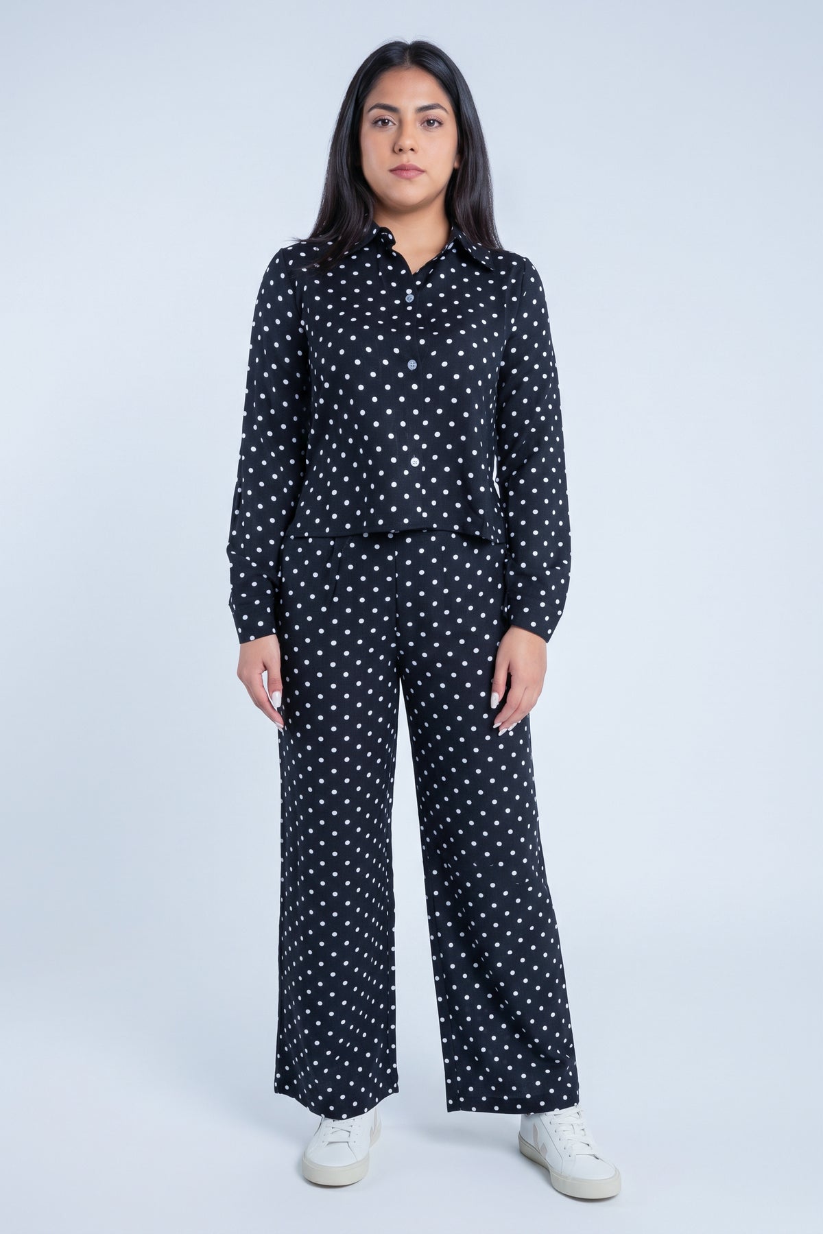 Conjunto de blusa y pantalón con bolitas