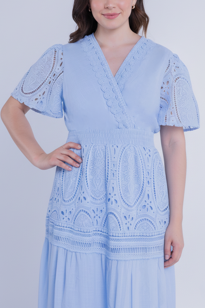 Vestido azul con bordado falda seccionada tipo boho