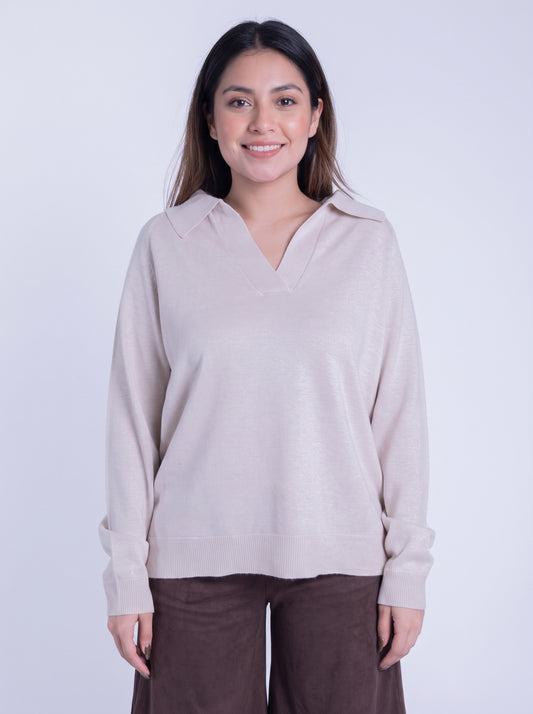 Suéter beige con cuello tipo sport