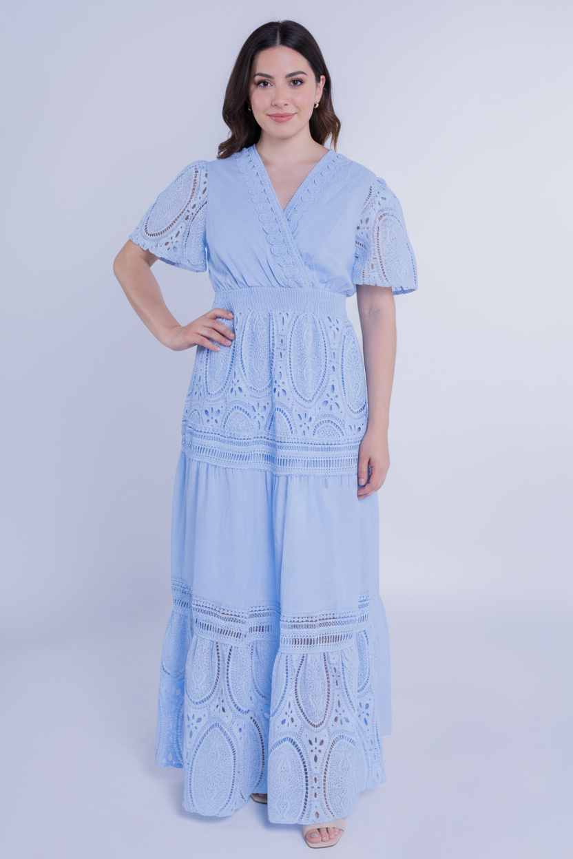 Vestido azul con bordado falda seccionada tipo boho