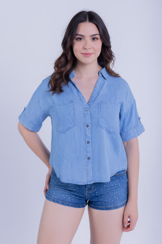 Blusa imitación mezclilla con bolsas en pecho