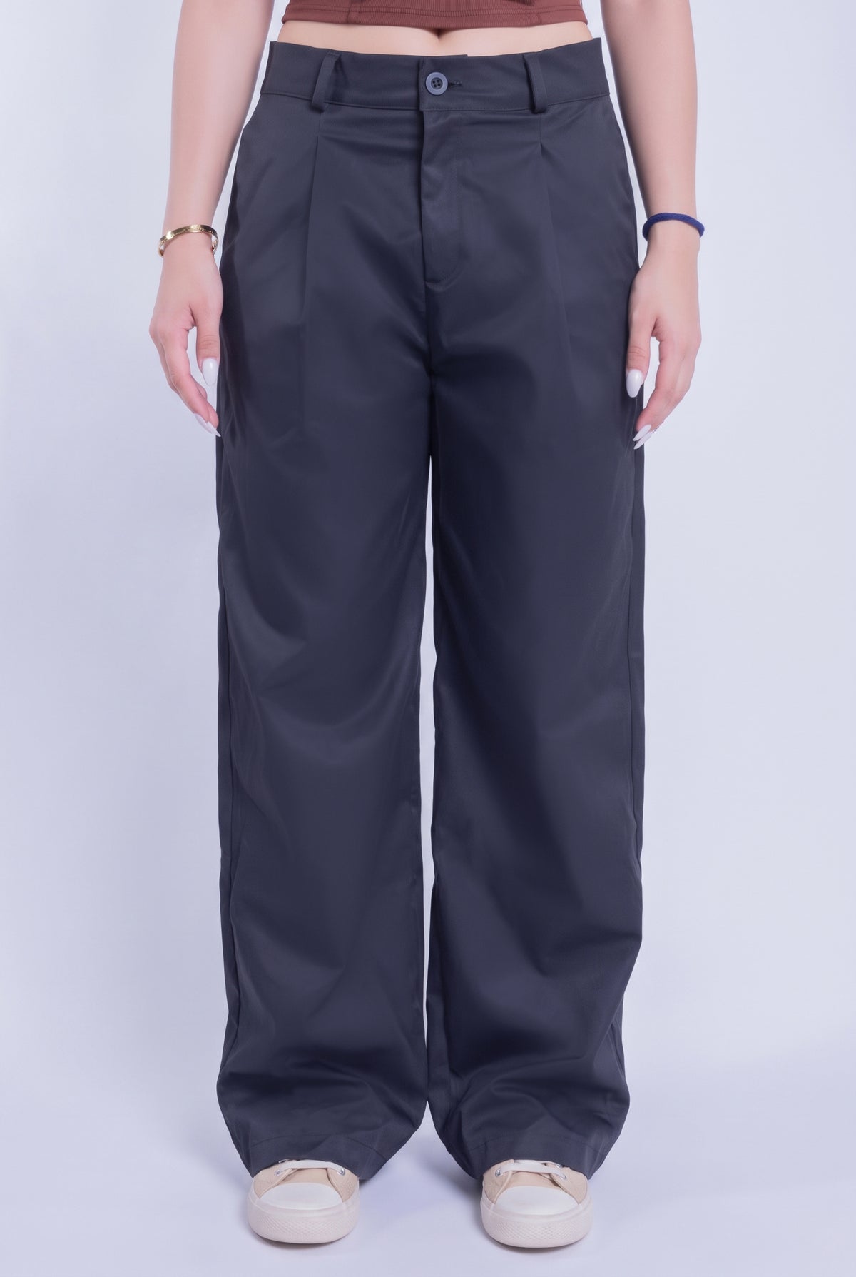 Pantalón negro estilo urbano con pinzas al frente