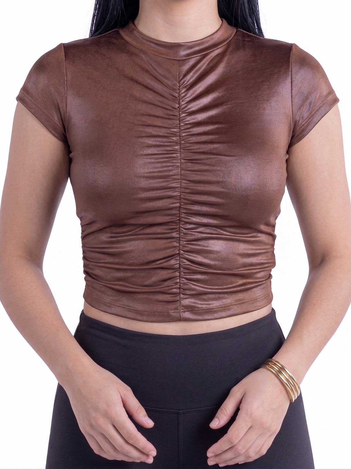 Blusa cafe con plisado al centro satinada