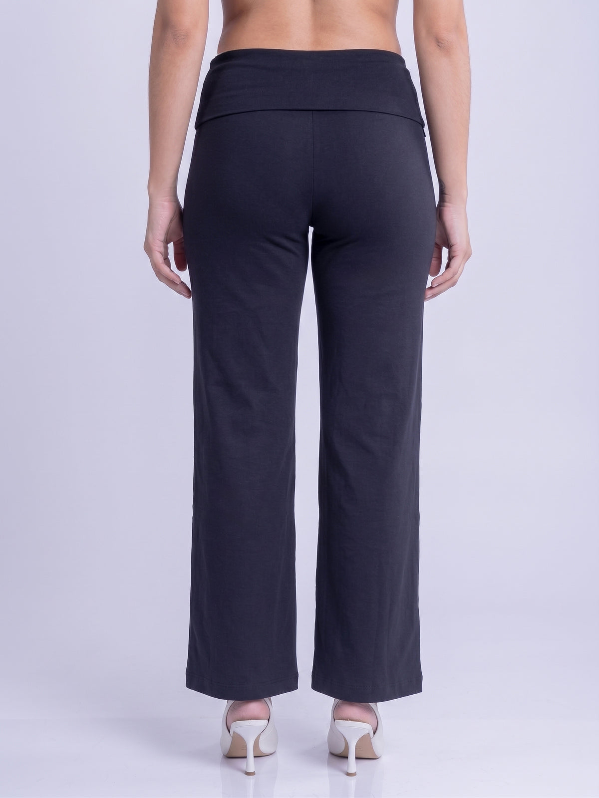 Pantalones negro con dobladillo en cintura