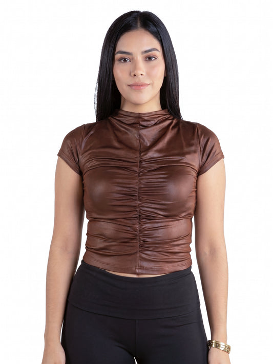 Blusa cafe con plisado al centro satinada