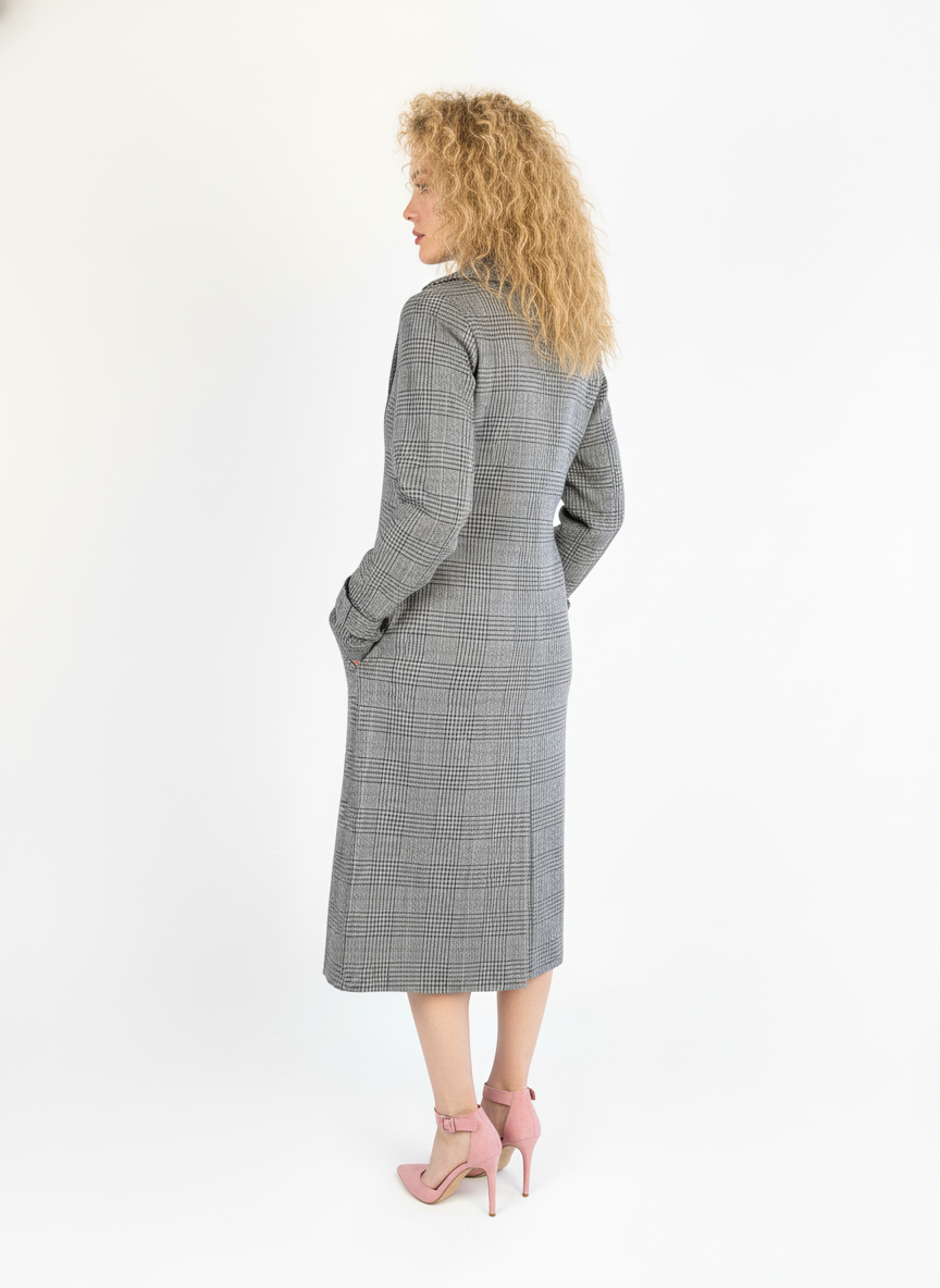 Saco largo gris cuadriculado tipo gabardina
