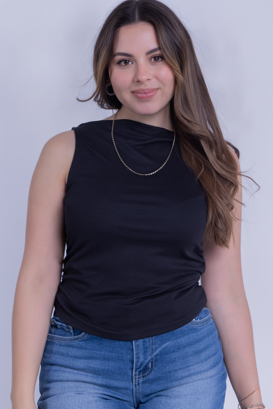 Blusa negra cuello tipo ojal tela tipo mesh