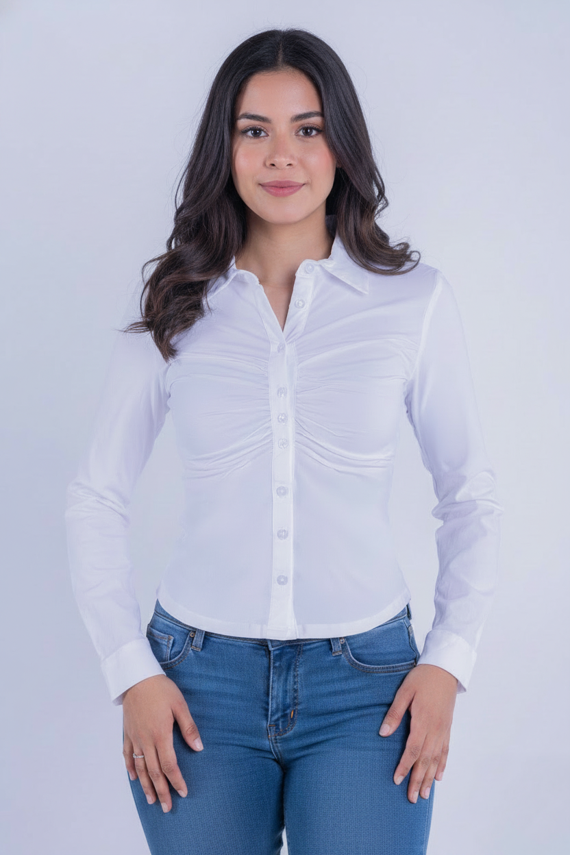 Blusa blanca entallada con pinzas manga larga