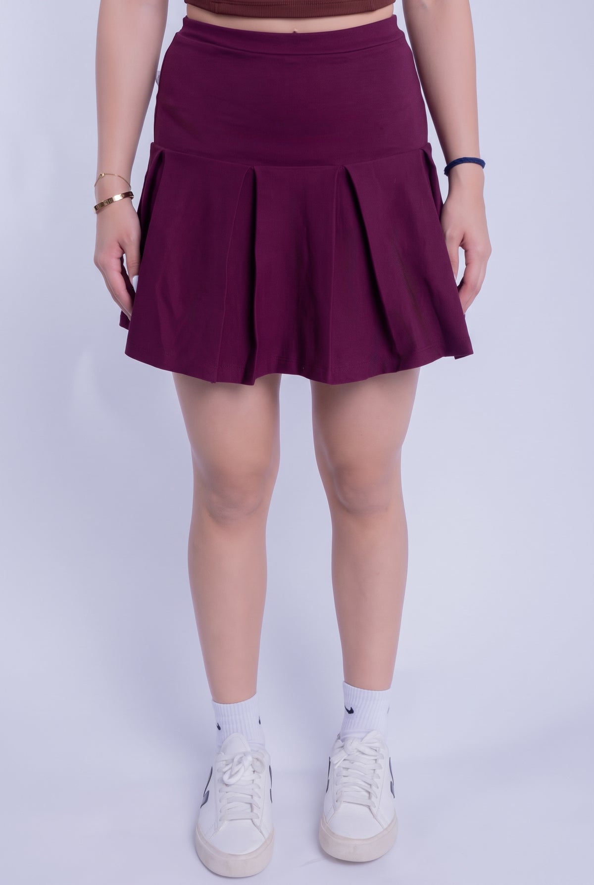 Falda guinda con tablones