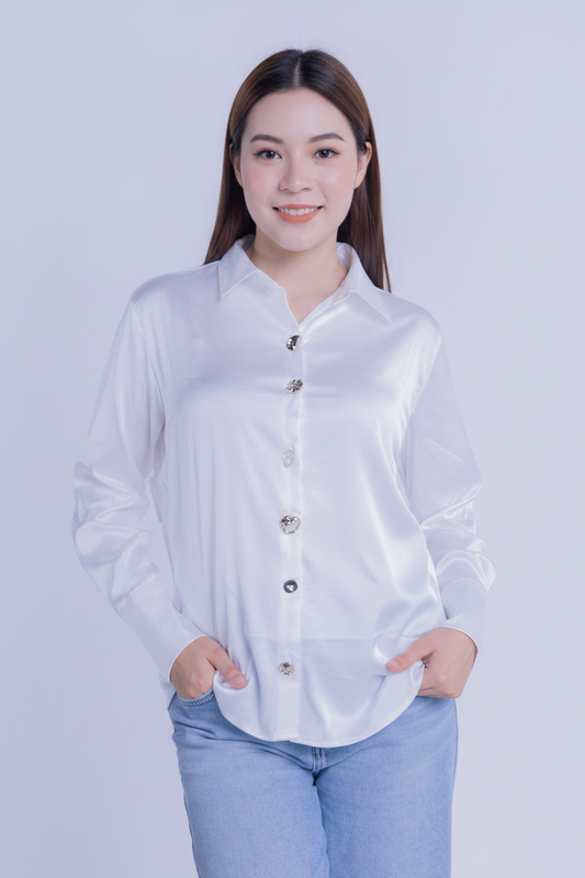 Blusa blanca abotonada satinada