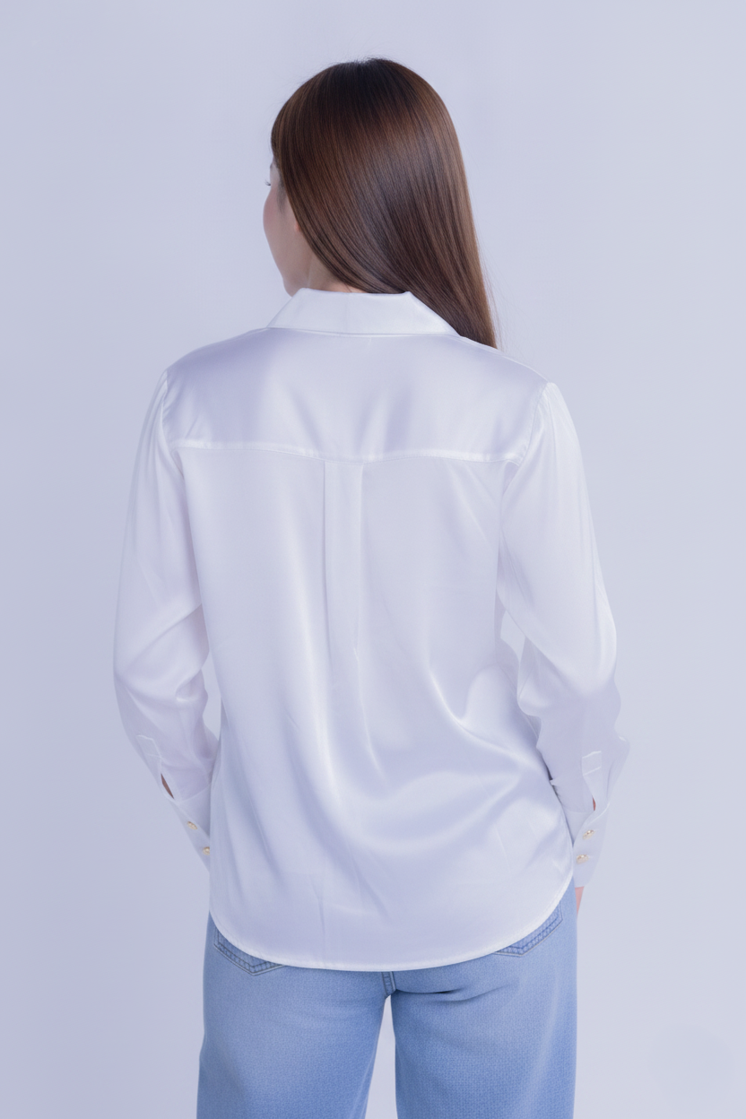 Blusa blanca abotonada satinada