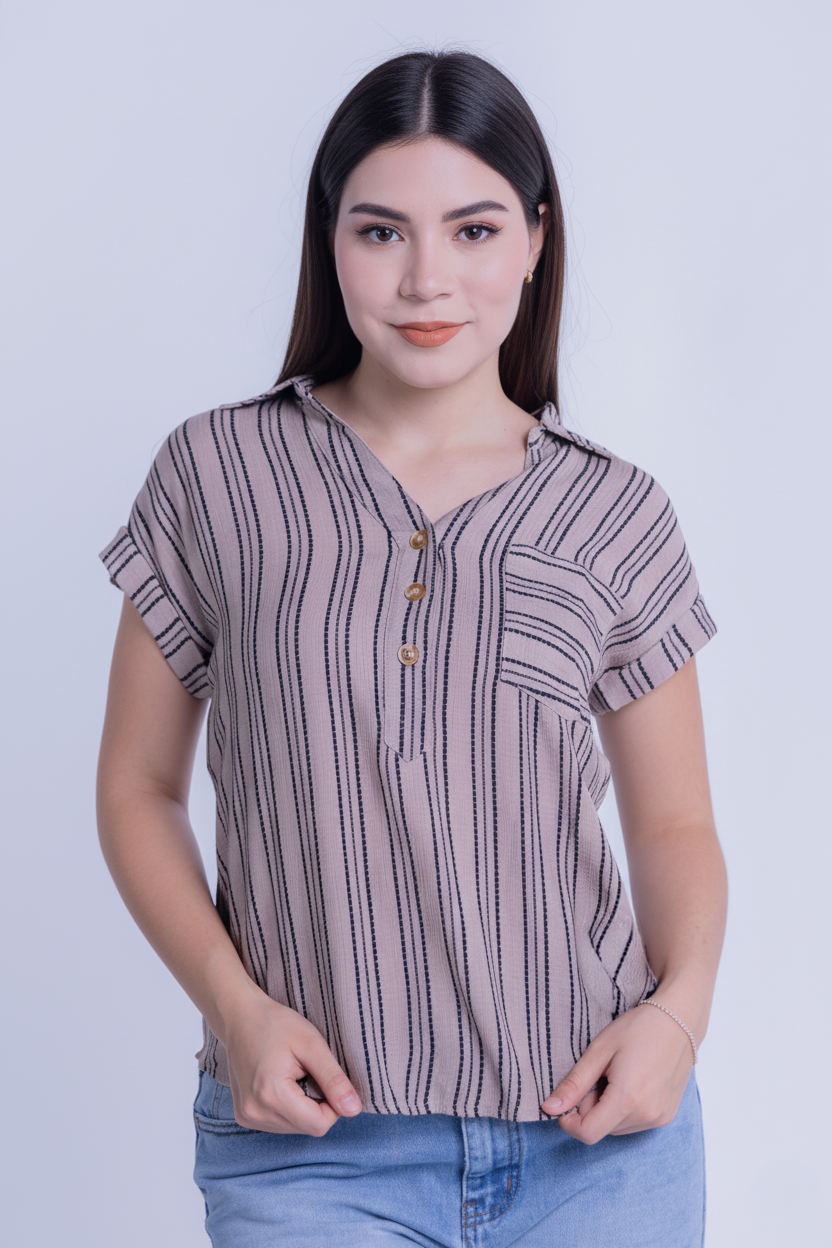 Blusa beige abotonada con rayas verticales