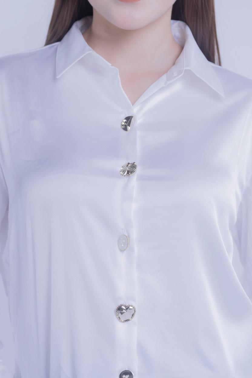 Blusa blanca abotonada satinada