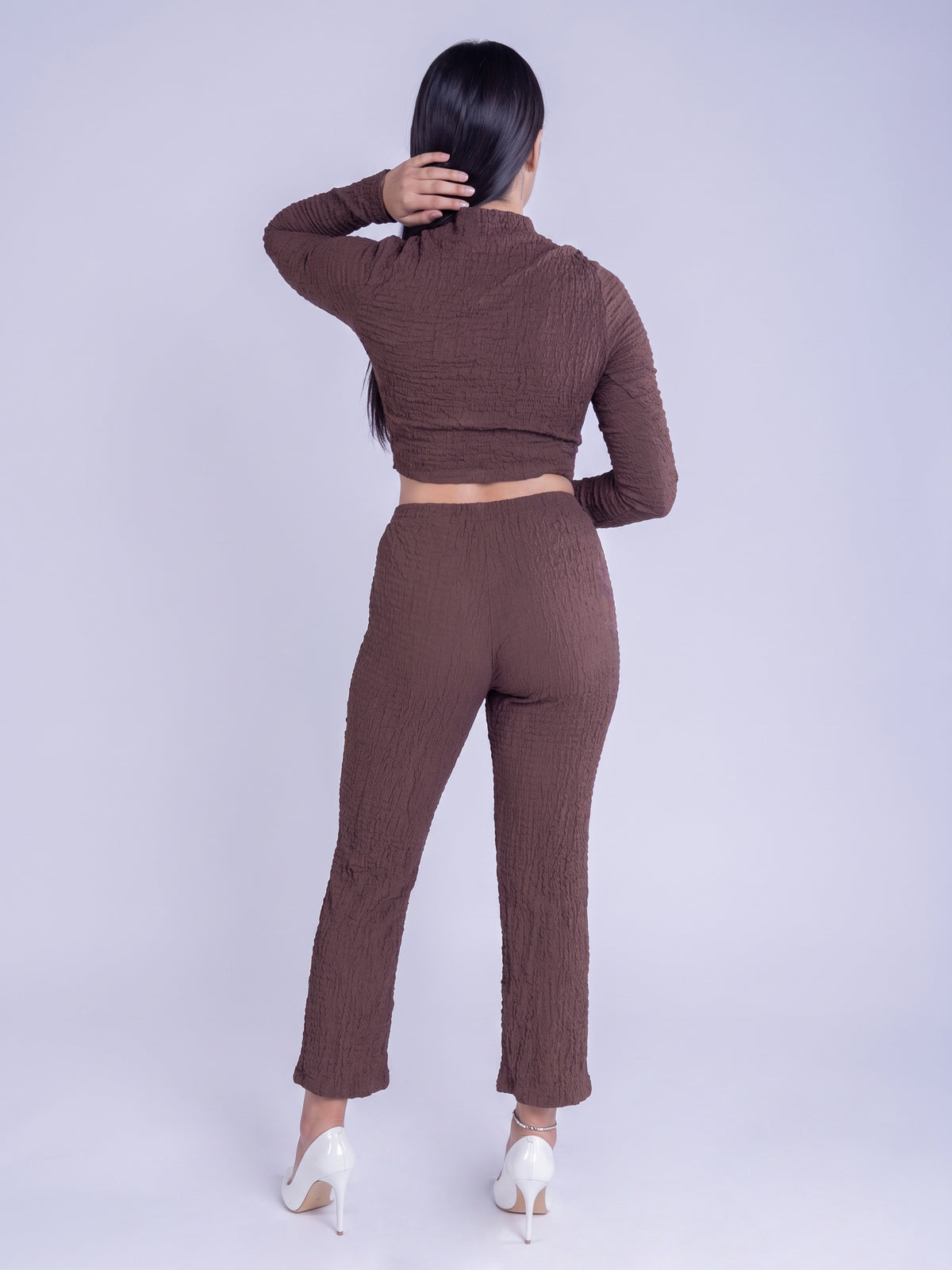 Conjunto cafe acanalado de blusa abotonada y pantalon