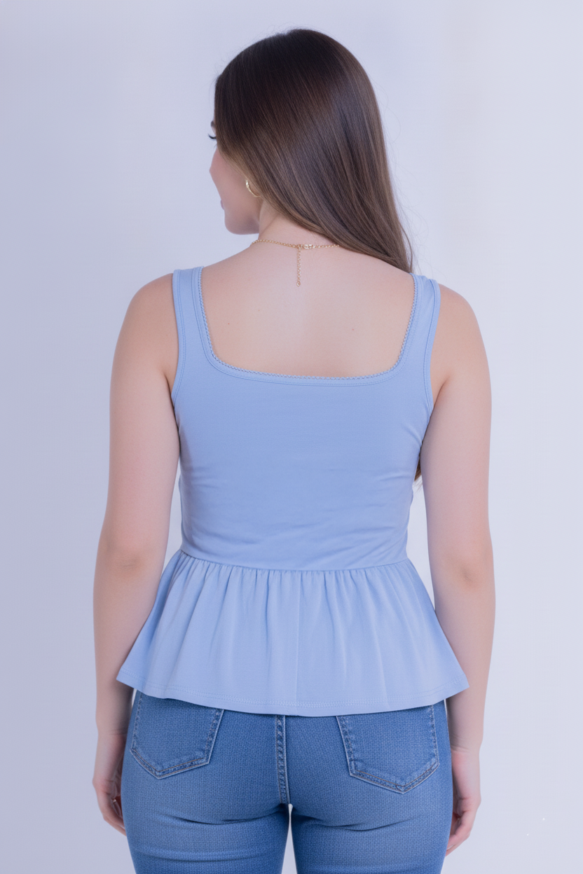 Blusa de tirantes azul con botones decorativos