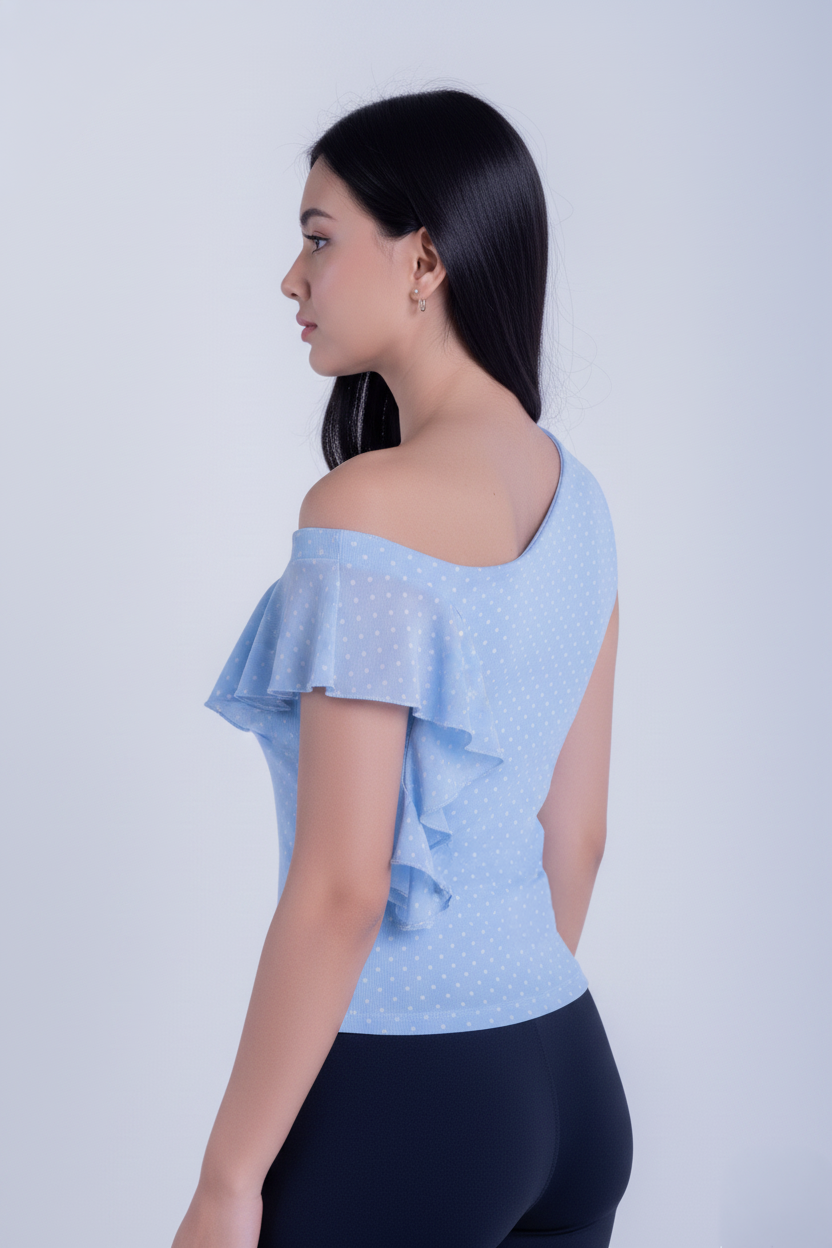 Blusa azul con olanes laterales estampado de puntos