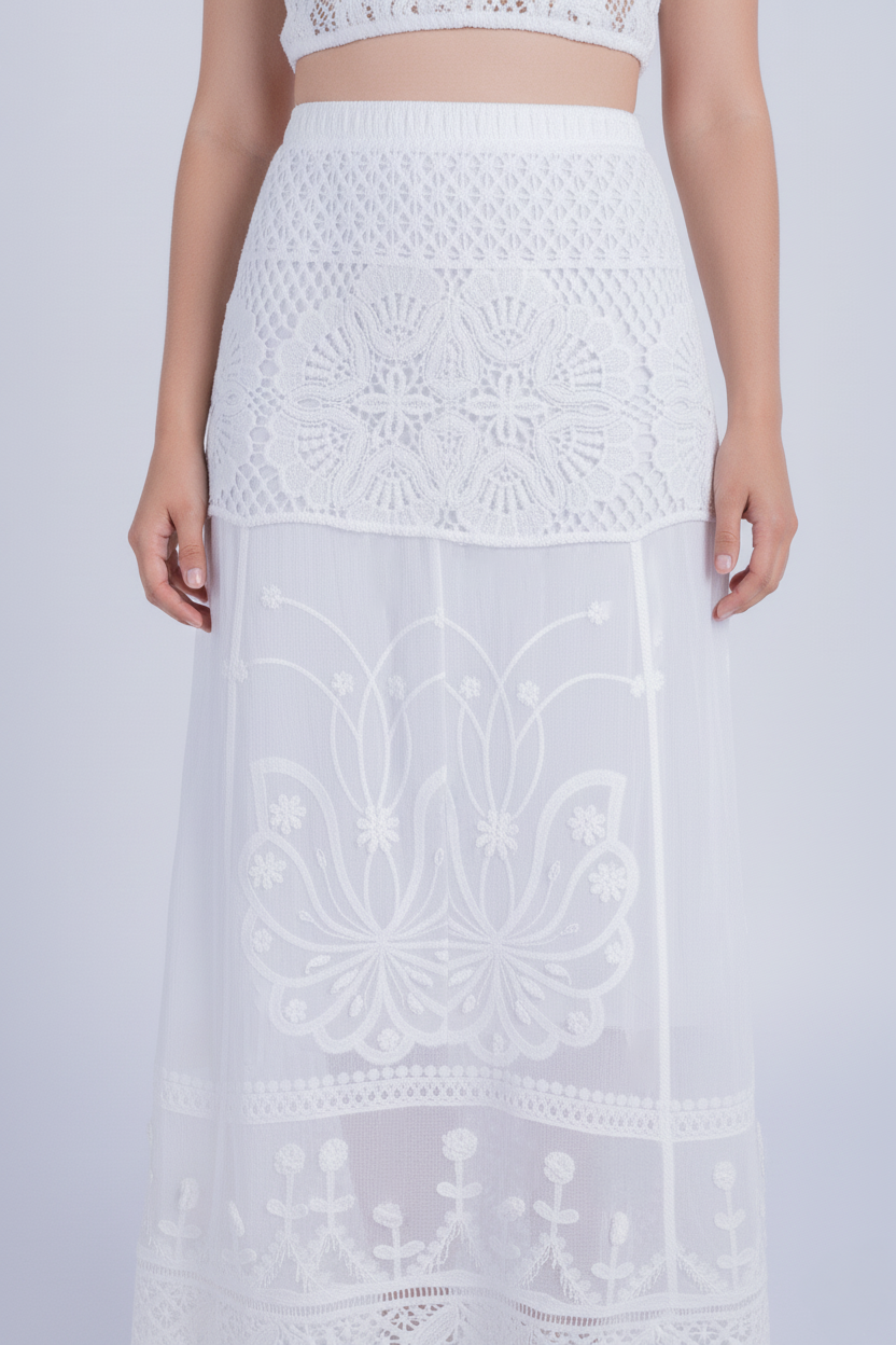 Falda blanca con perforaciones tipo gasa