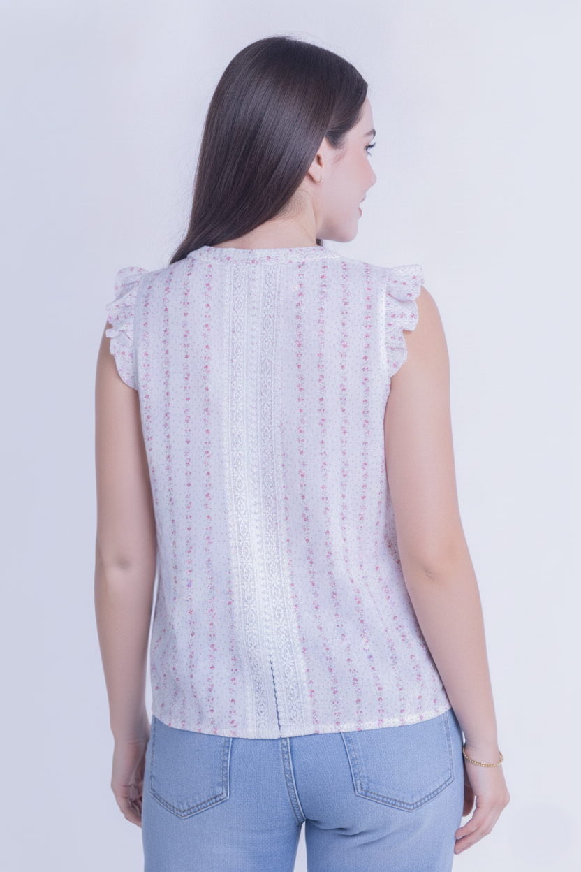 Blusa blanca abotonada floreada