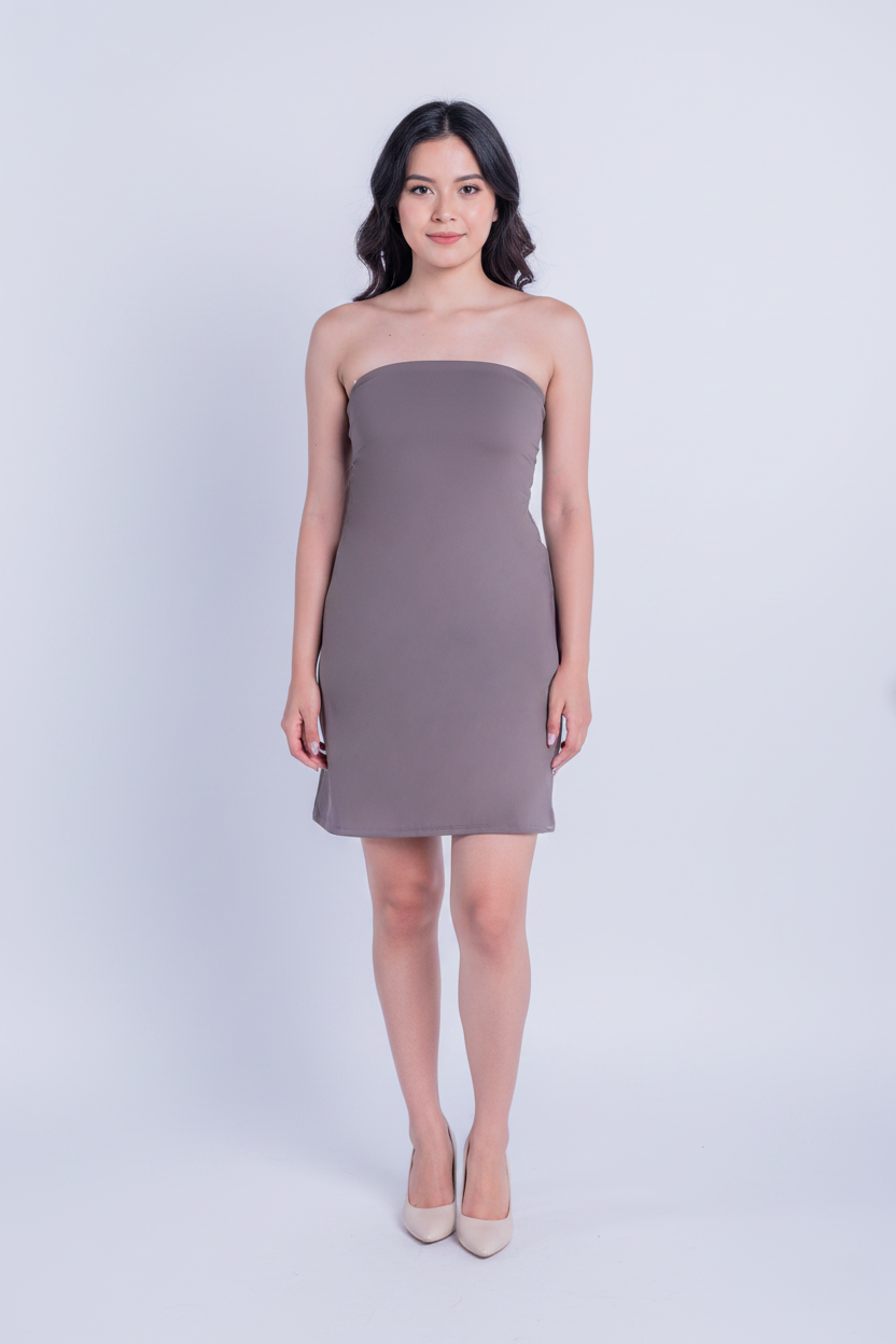 Vestido strapless cafe entallado