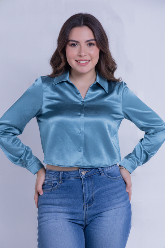Crop top satinado abotonado manga larga