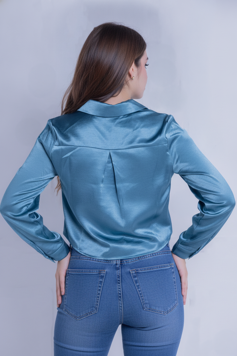 Crop top satinado abotonado manga larga
