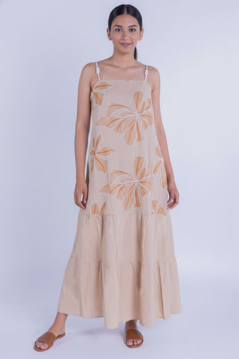 Vestido beige bordado de tirantes largo